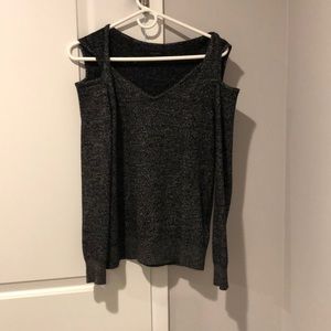 Cut off- shoulder sweater